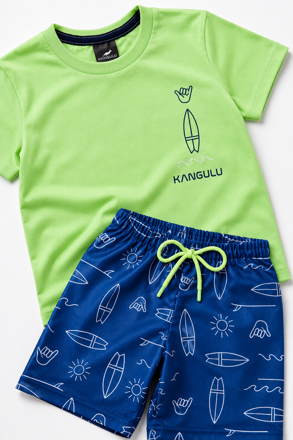 Conjunto Infantil Surf Kangulu &ndash; Camiseta Verde e Bermuda Azul Estampada